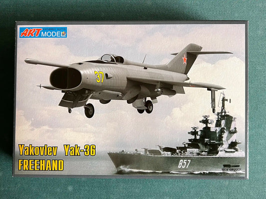 Art Model AM 7203 box