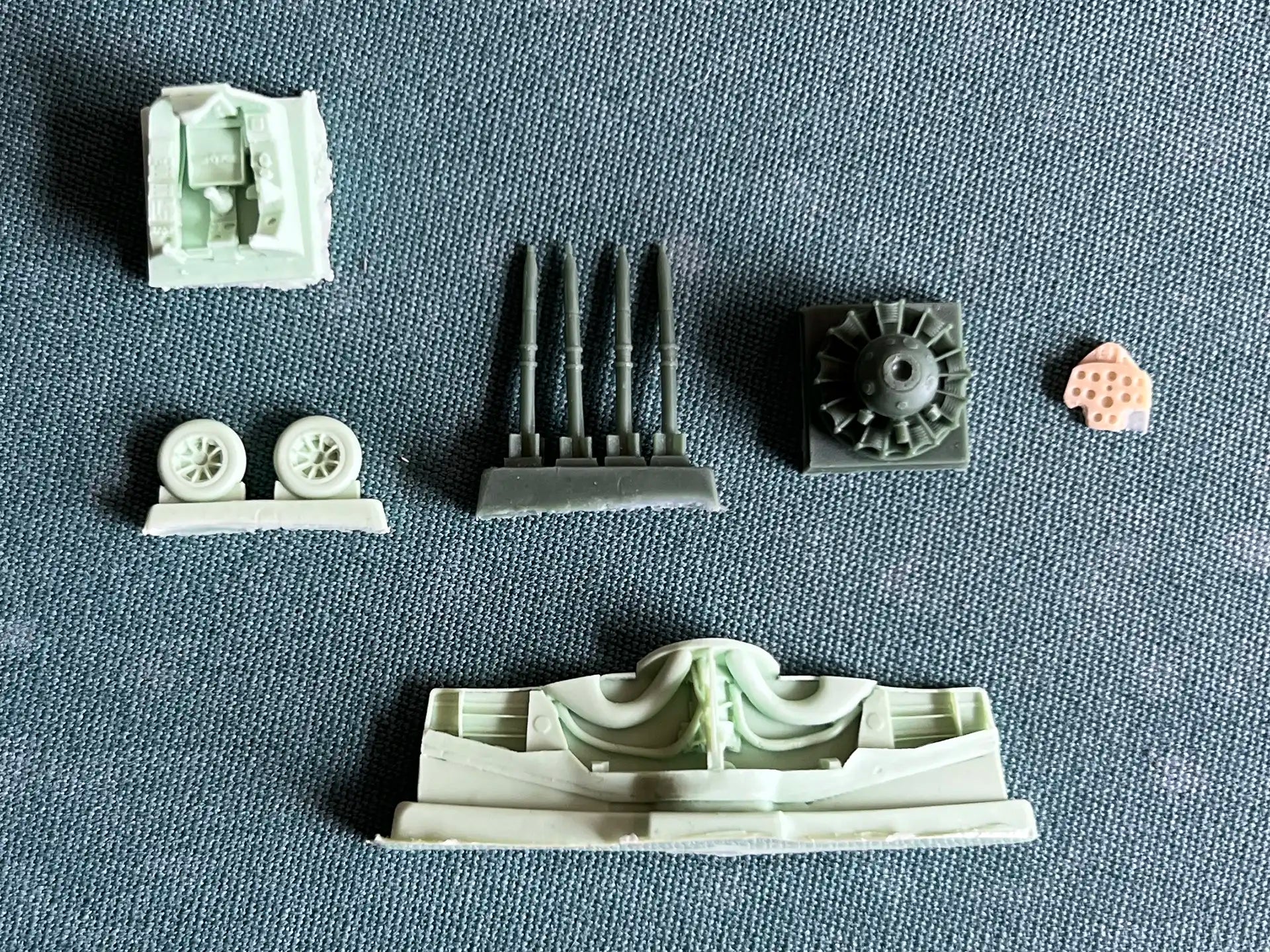 Art Model AM 7201 resin parts