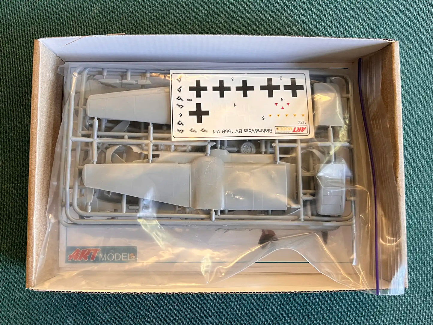 Art Model AM 7202 box contents