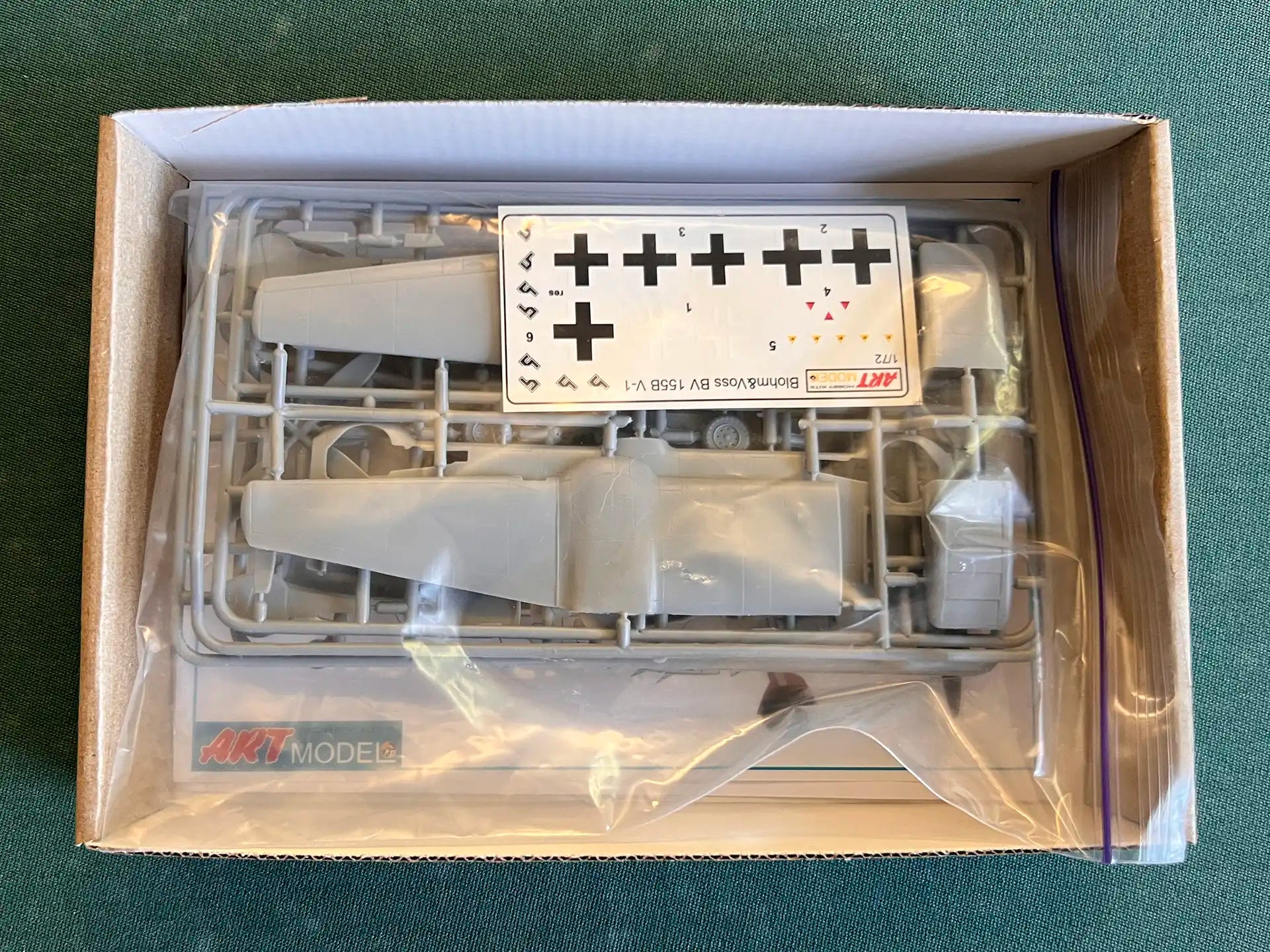 Art Model AM 7202 box contents
