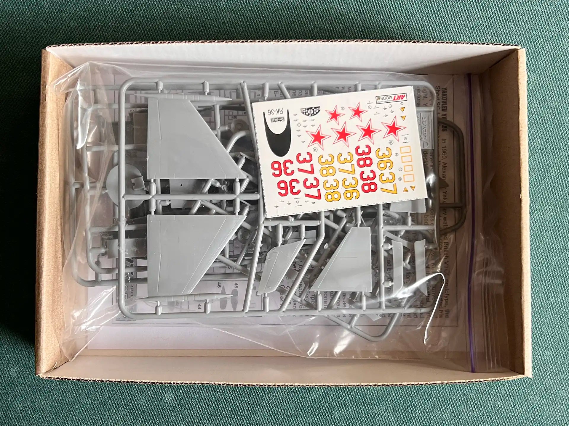 Art Model AM 7203 box contents
