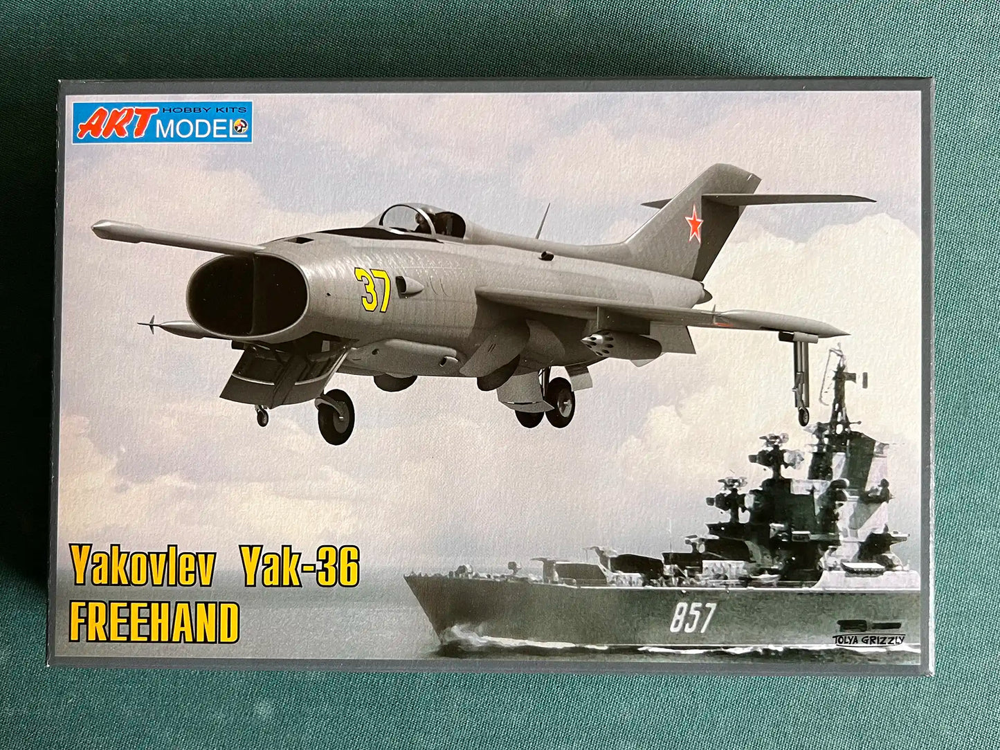 Art Model AM 7203 box