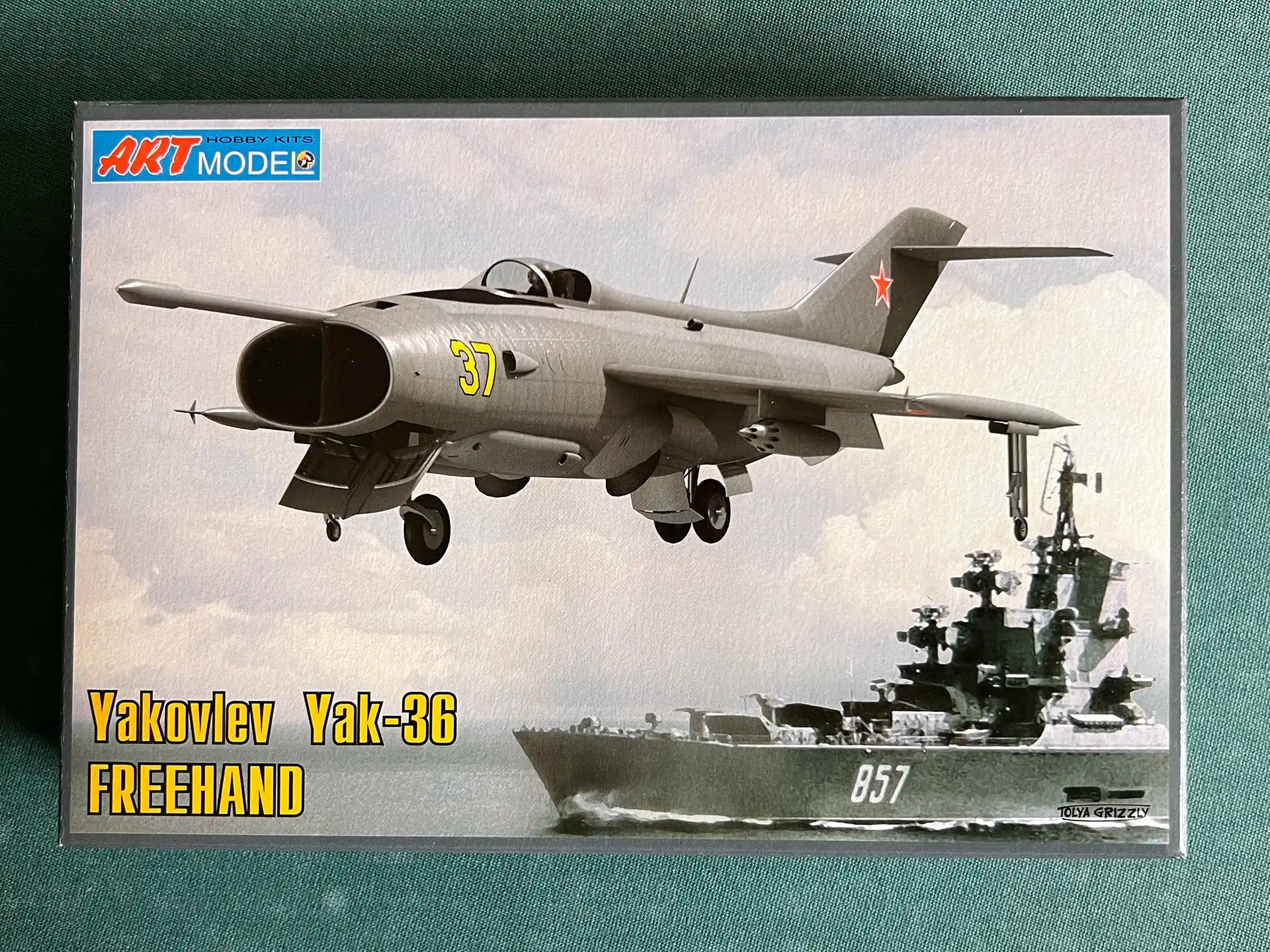 Art Model AM 7203 box