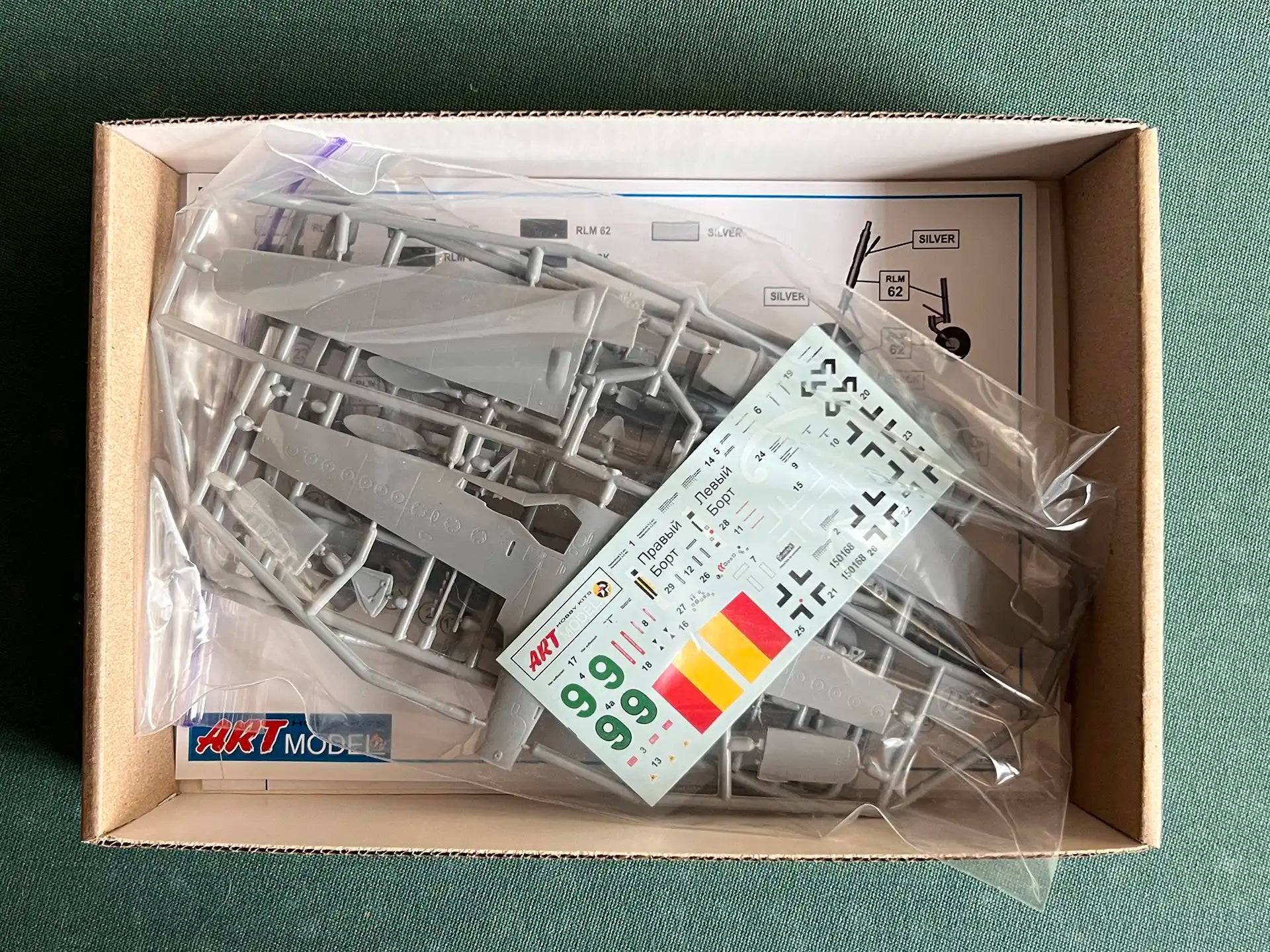 Art Model AM 7204 box contents