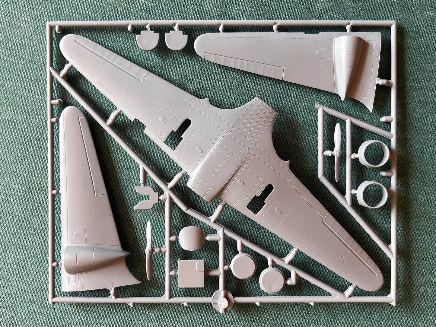 AZ Model 7385 sprue 1