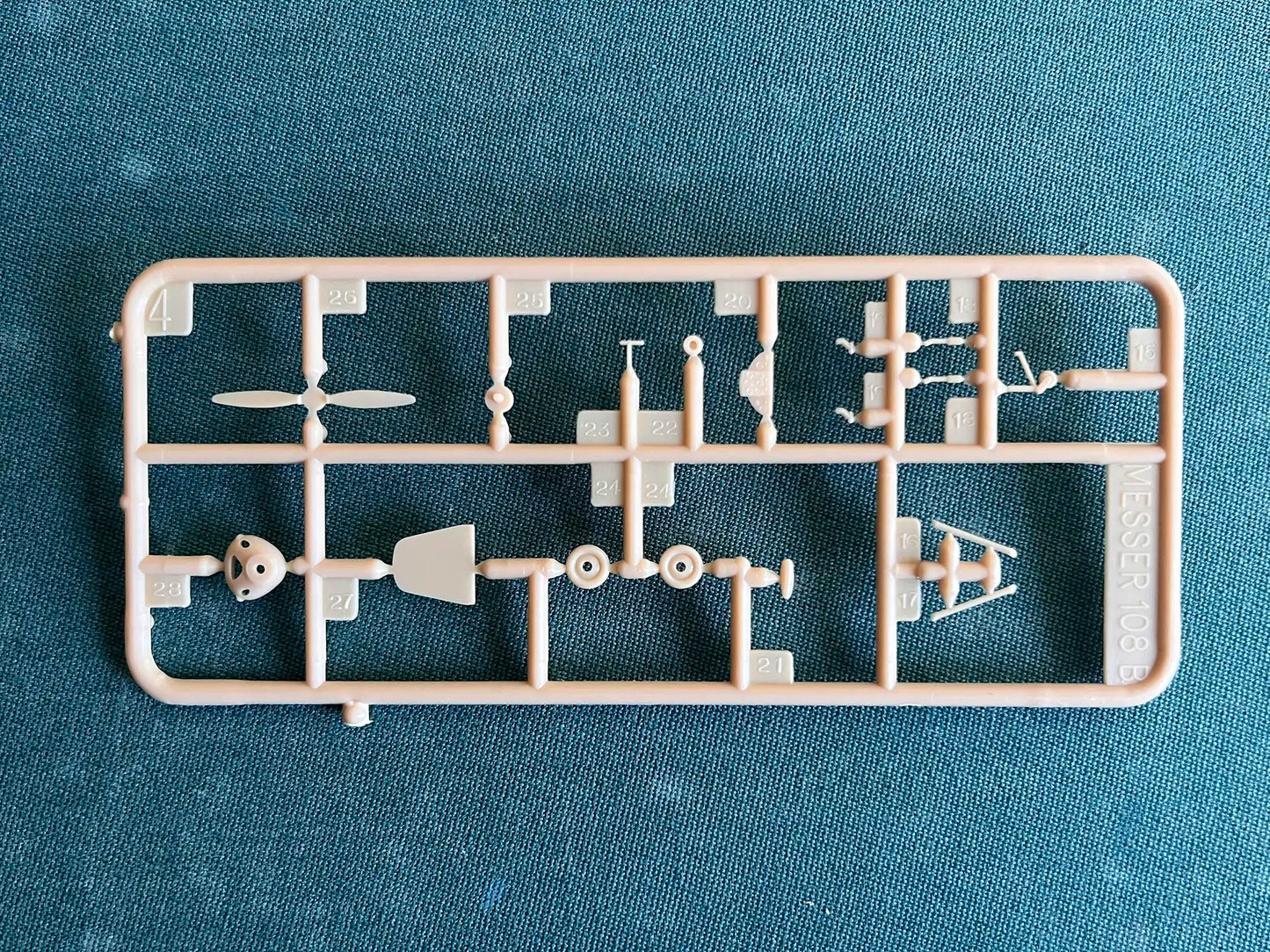Heller 80231 sprue 4