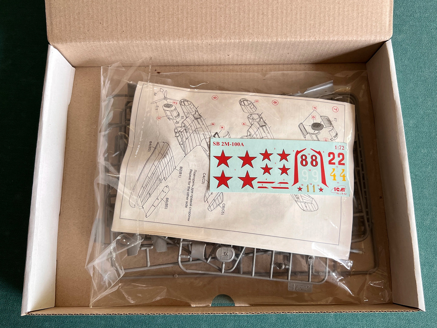 ICM 72162 box contents
