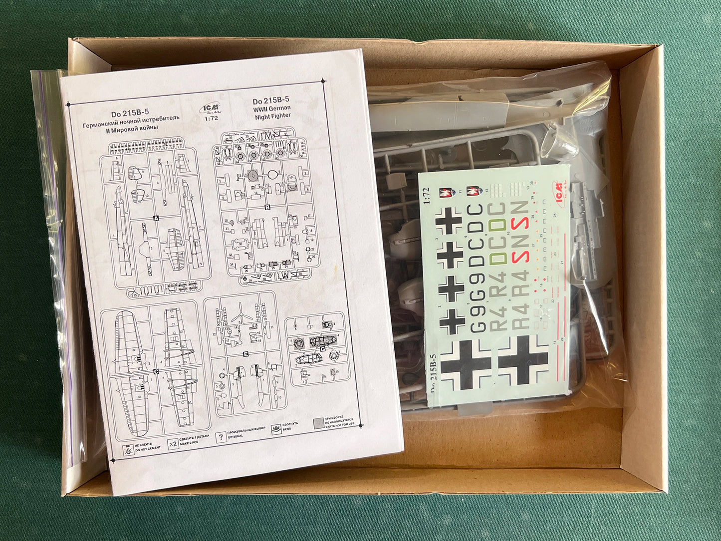 ICM 72092 box contents